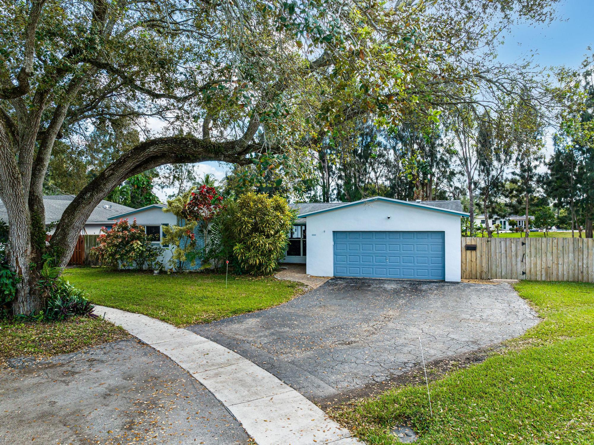 8880 Southwest 50th Pl  