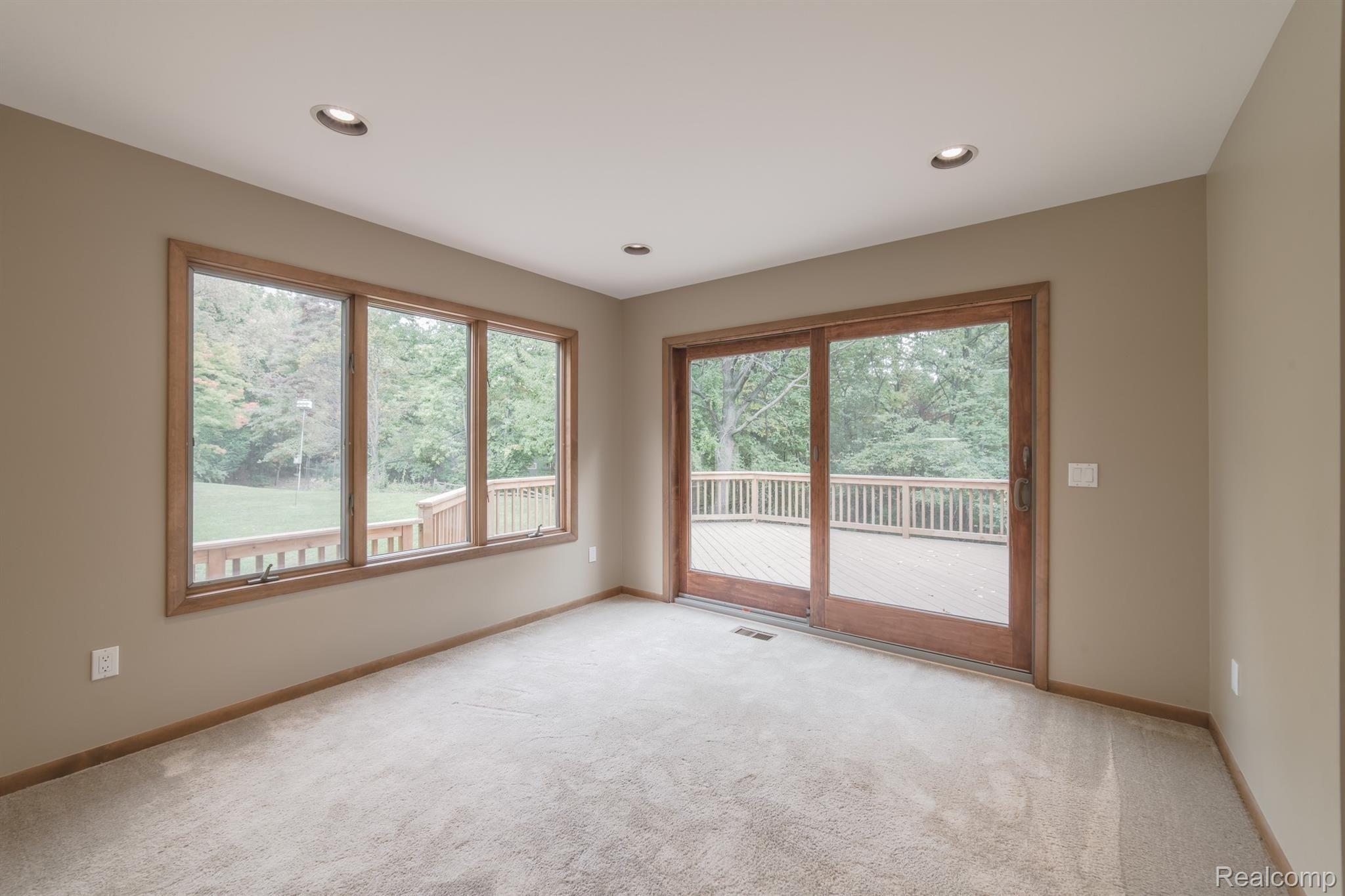 5690 Lost Lane Rochester, MI 48306 - Photo 14 of 99 5690 Lost Lane-21.jpg