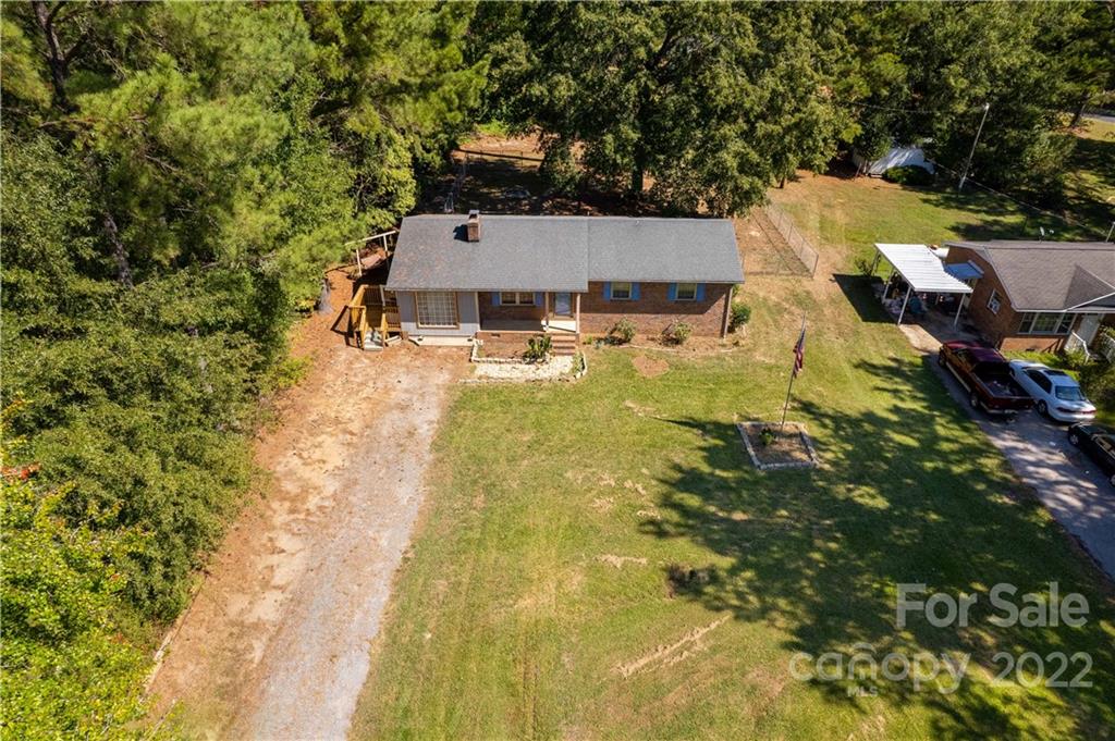1909 John Everall Road Lancaster, SC 29720 - Photo 5 of 32 a view of a swimming pool with a yard