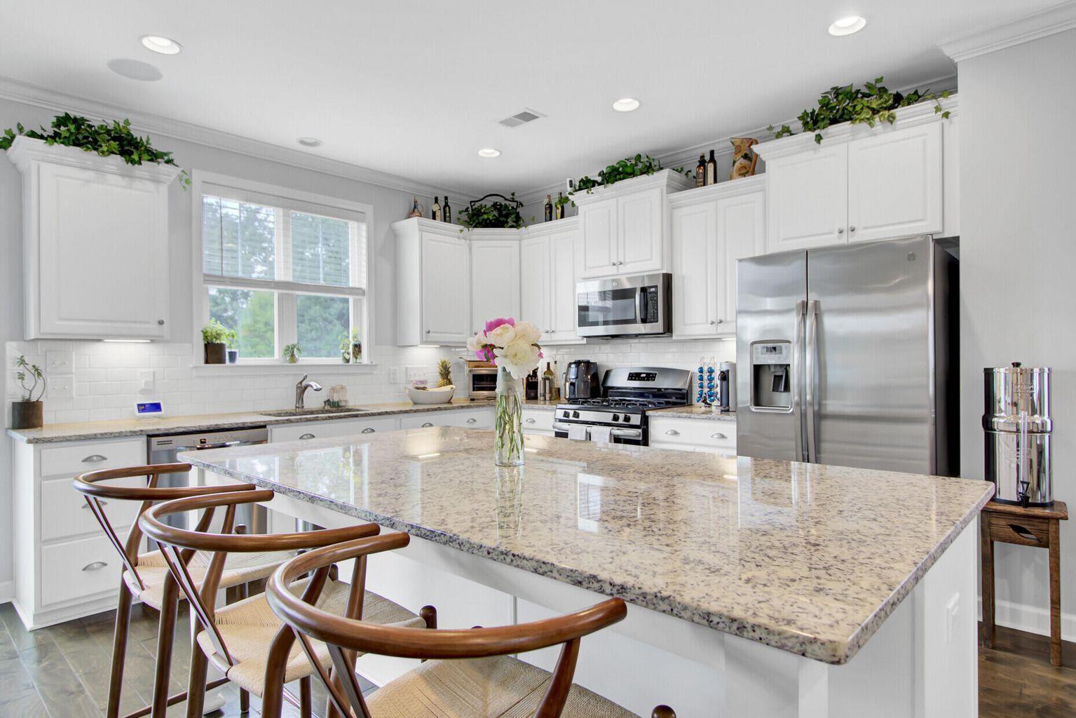 1550 Moss Spring Road Mount Pleasant, SC 29466 - Photo 7 of 40 20250613152909432355000000-o