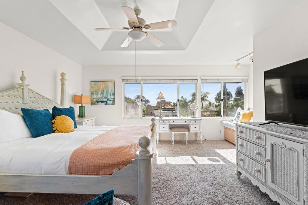 1105 Reed Avenue San Diego, CA 92109 - Photo 18 of 34 a living room with furniture and a flat screen tv