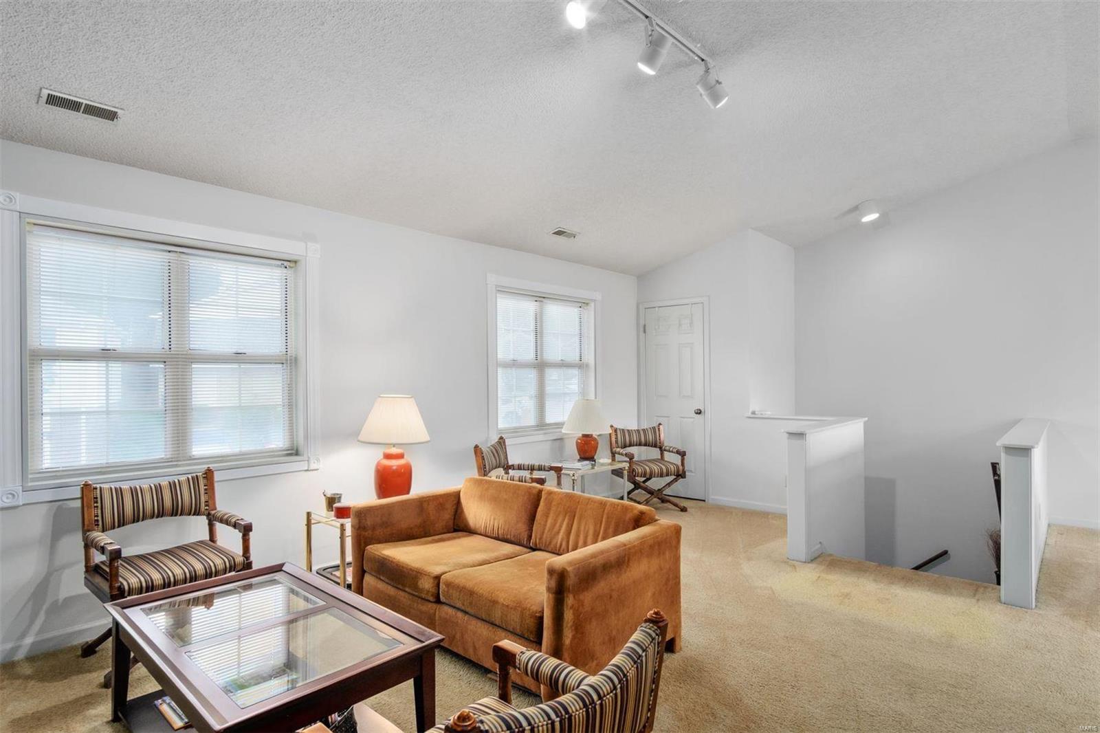 8930 Cardinal Terrace Brentwood, MO 63144 - Photo 5 of 18