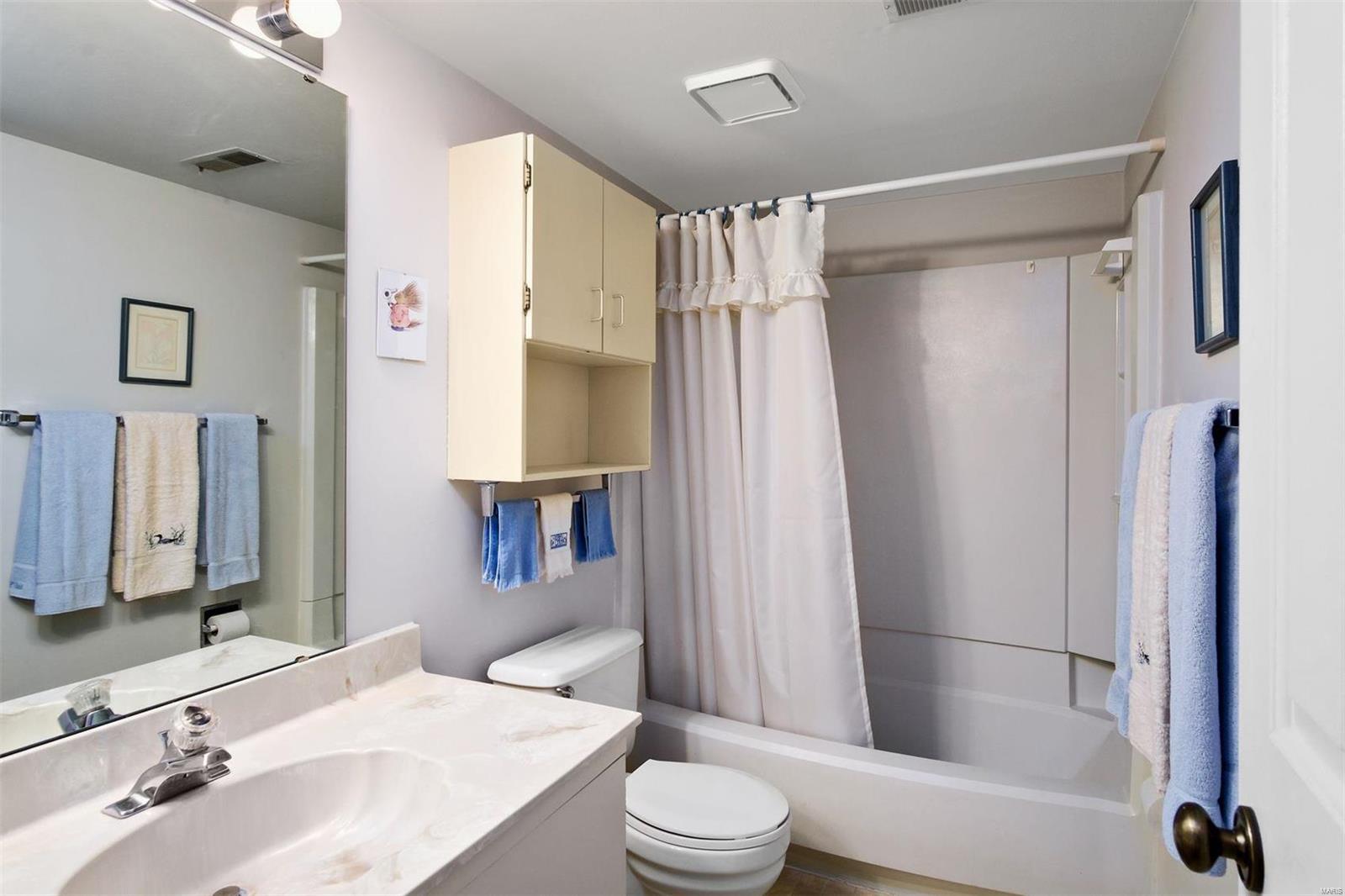 8930 Cardinal Terrace Brentwood, MO 63144 - Photo 9 of 18