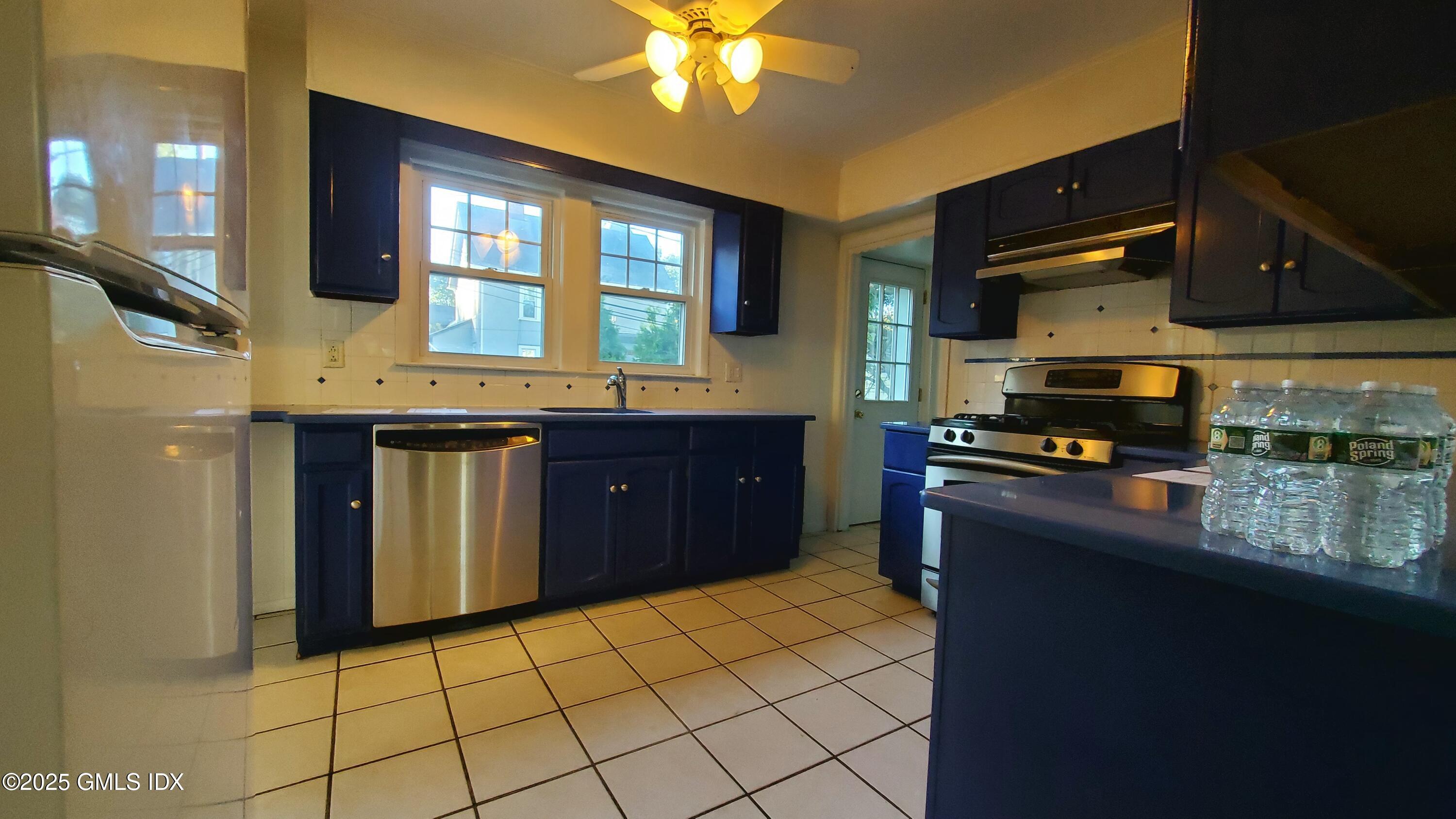 3 Relay Court Cos Cob, CT 06807 - Photo 13 of 25 20241011_083617