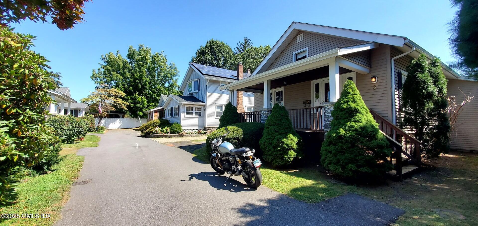 3 Relay Court Cos Cob, CT 06807 - Photo 3 of 25 003