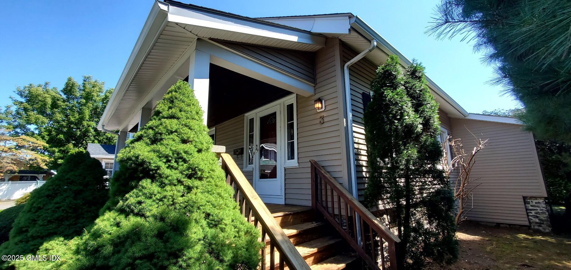 3 Relay Court Cos Cob, CT 06807 - Photo 4 of 25 004