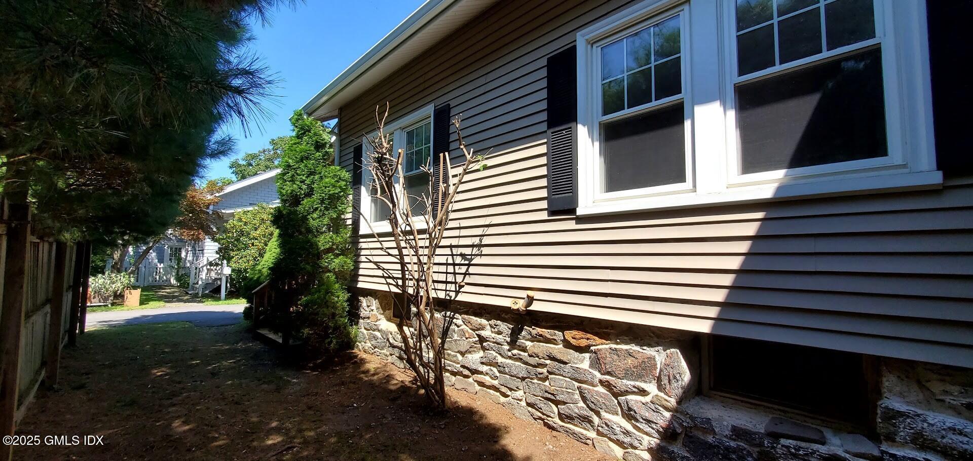 3 Relay Court Cos Cob, CT 06807 - Photo 5 of 25 005