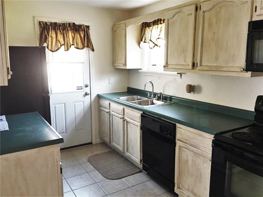 8352 Peebles Road Pittsburgh, PA 15237 - Photo 3 of 18 Gallery Image 3