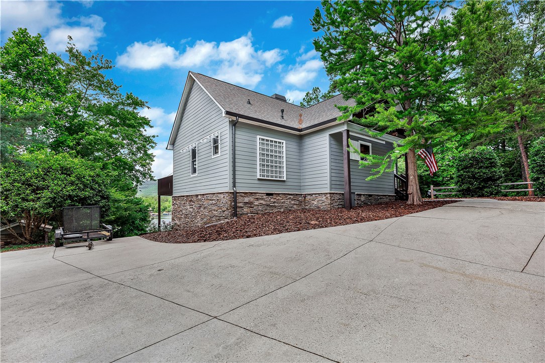 209 Highlands Way Tamassee, SC 29686 - Photo 6 of 50 Ample Parking