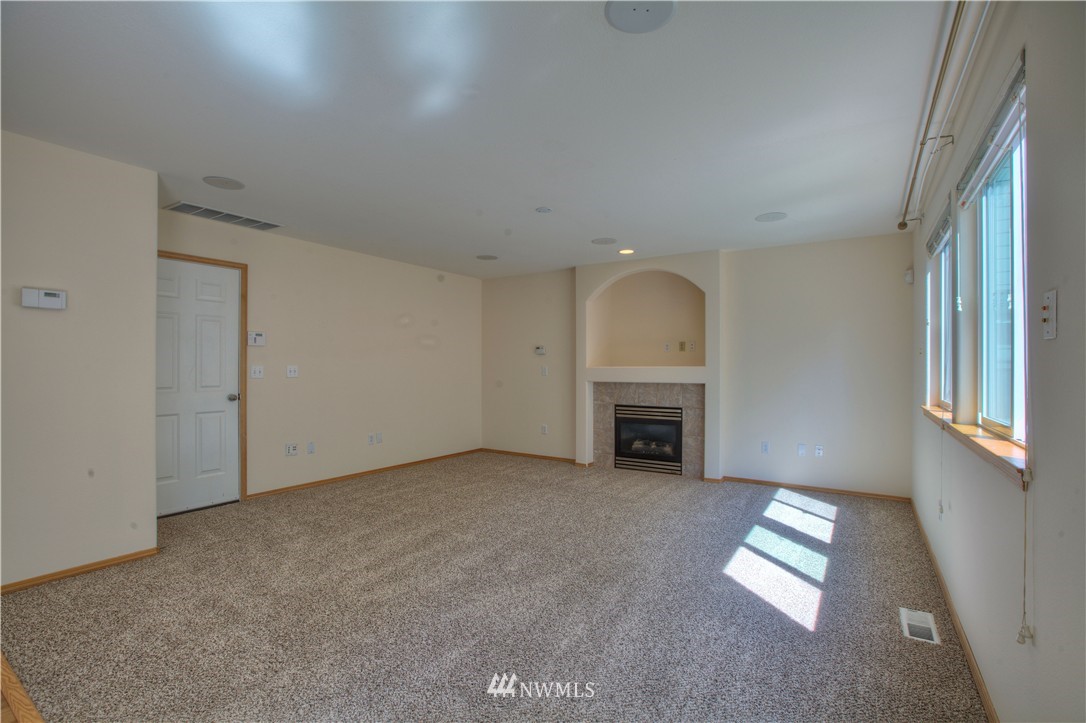 1028 186th Street Southeast, Unit 39 Bothell, WA 98012 - Photo 4 of 18 Gallery Image 4
