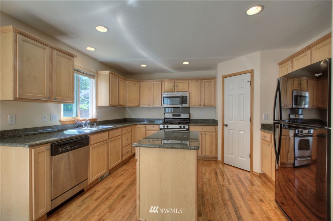 1028 186th Street Southeast, Unit 39 Bothell, WA 98012 - Photo 5 of 18 Gallery Image 5