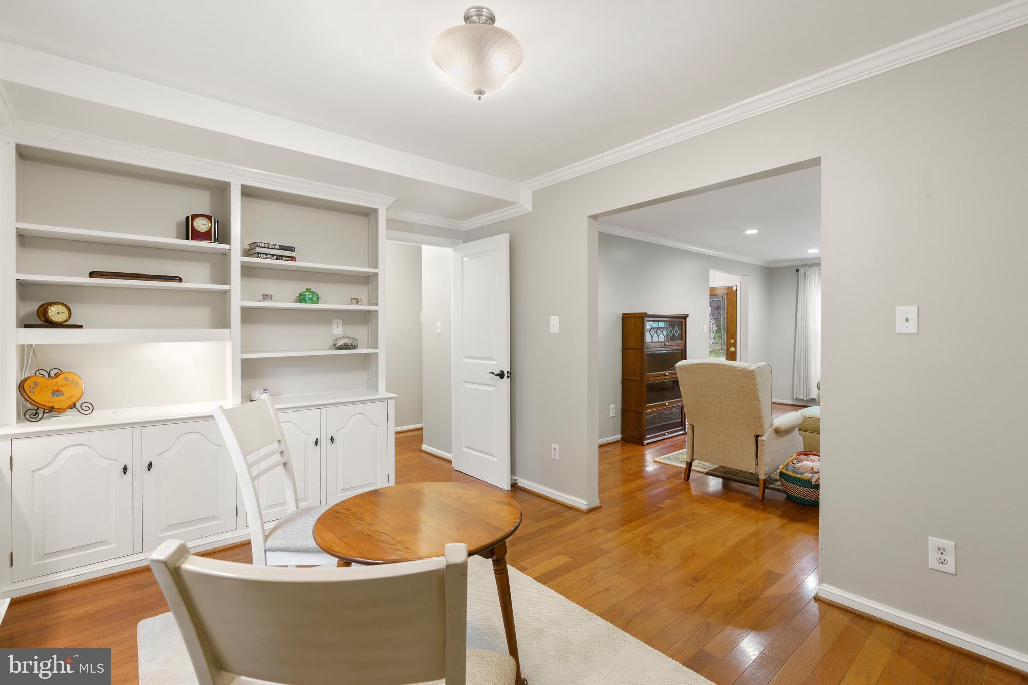10908 Hunt Club Road Reston, VA 20190 - Photo 14 of 51 Sitting Room