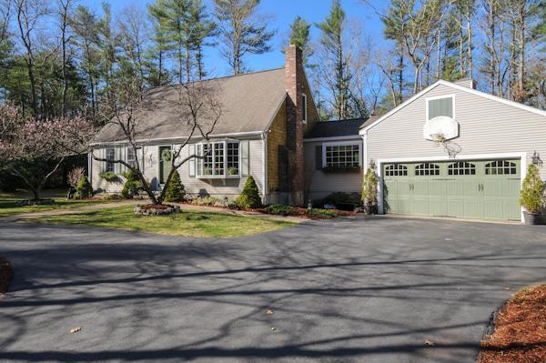 435 Walnut Plain Road Rochester, MA 02770 - Photo 1 of 8 a front view of a house with a yard