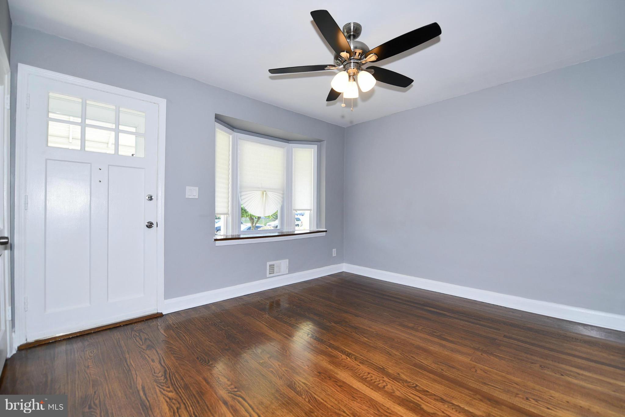 175 Bennett Road Baltimore, MD 21221 - Photo 3 of 29 Living Room