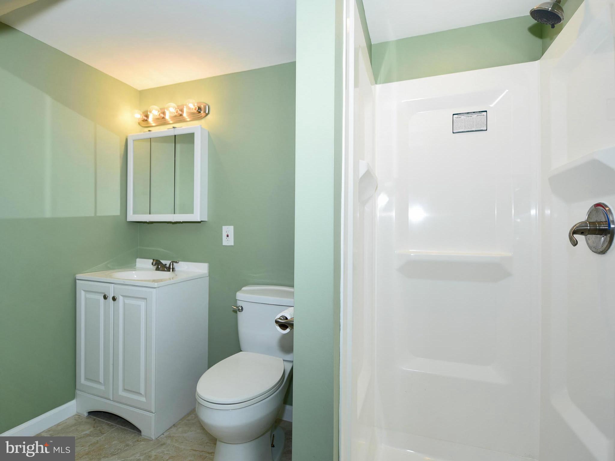 175 Bennett Road Baltimore, MD 21221 - Photo 24 of 29 Bath