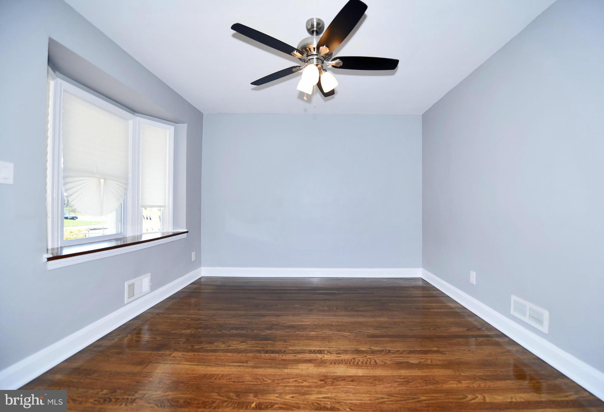 175 Bennett Road Baltimore, MD 21221 - Photo 4 of 29 Living Room