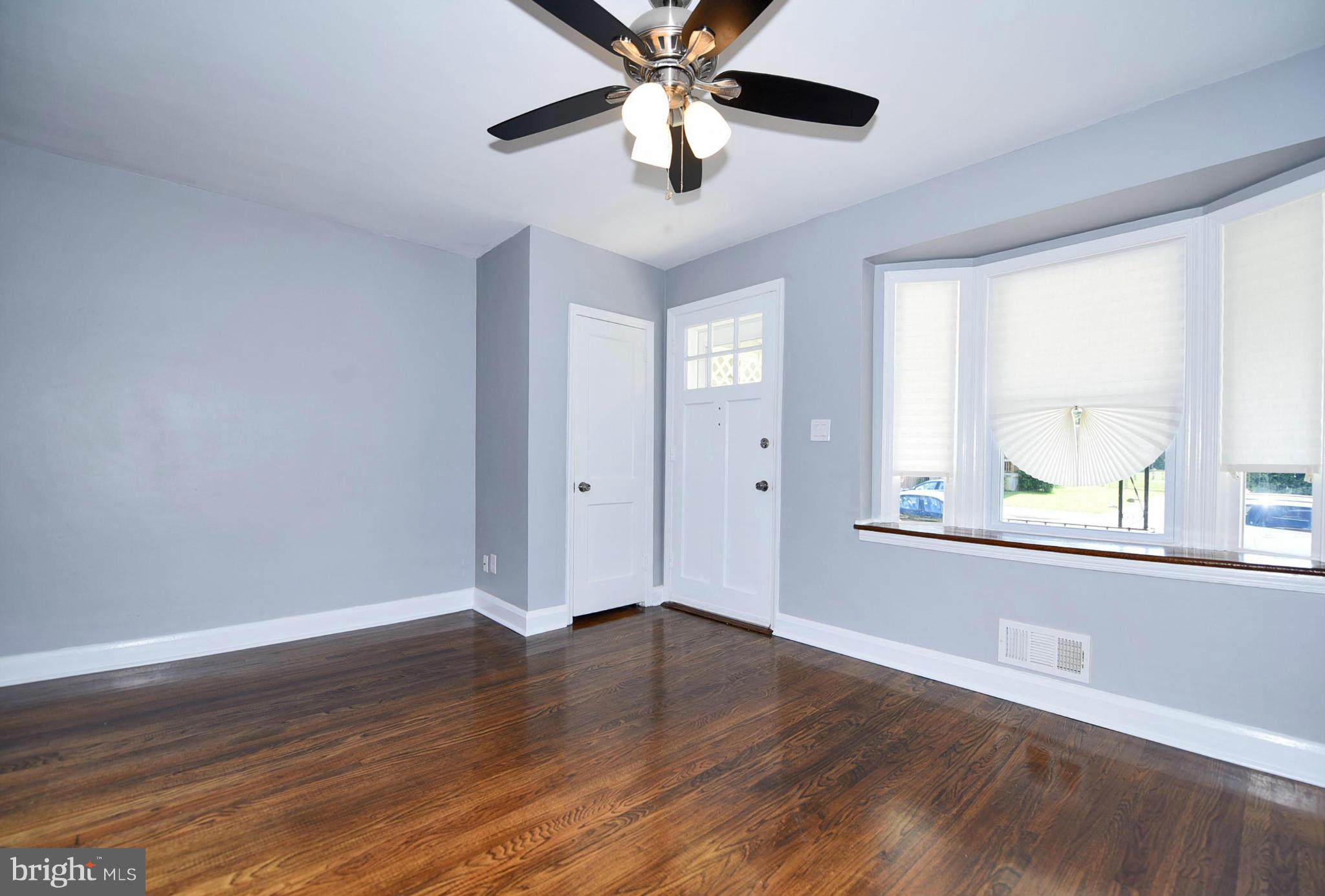175 Bennett Road Baltimore, MD 21221 - Photo 5 of 29 Living Room