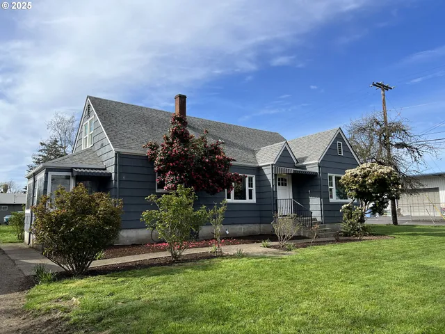 $595,000 | 2494 Roosevelt Boulevard, Eugene, OR 97402
