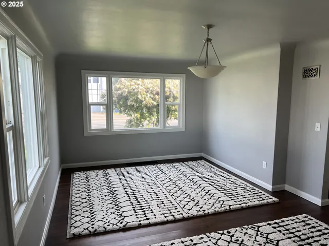 $595,000 | 2494 Roosevelt Boulevard, Eugene, OR 97402