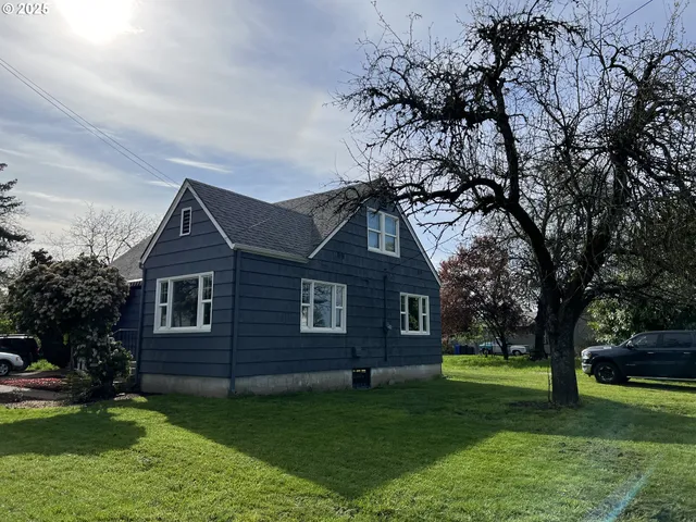 $595,000 | 2494 Roosevelt Boulevard, Eugene, OR 97402