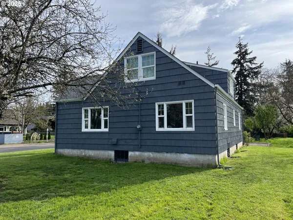 $595,000 | 2494 Roosevelt Boulevard, Eugene, OR 97402