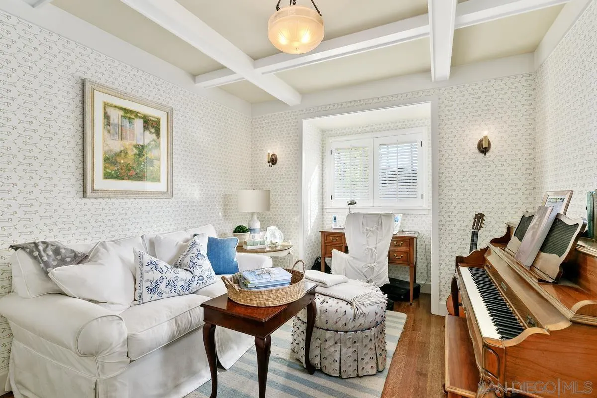 2254 Del Mar Heights Road Del Mar, CA 92014 - Photo 28 of 34 a living room with furniture and a lamp