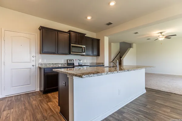 $1,895 | 11038 Eyelet, Converse, TX 78109