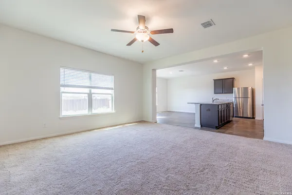 $1,895 | 11038 Eyelet, Converse, TX 78109