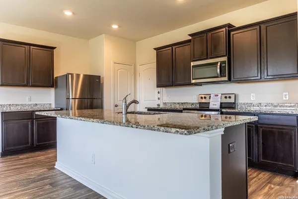 $1,895 | 11038 Eyelet, Converse, TX 78109