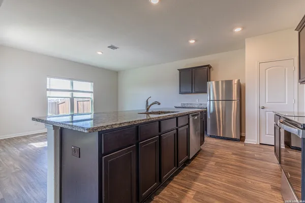 $1,895 | 11038 Eyelet, Converse, TX 78109