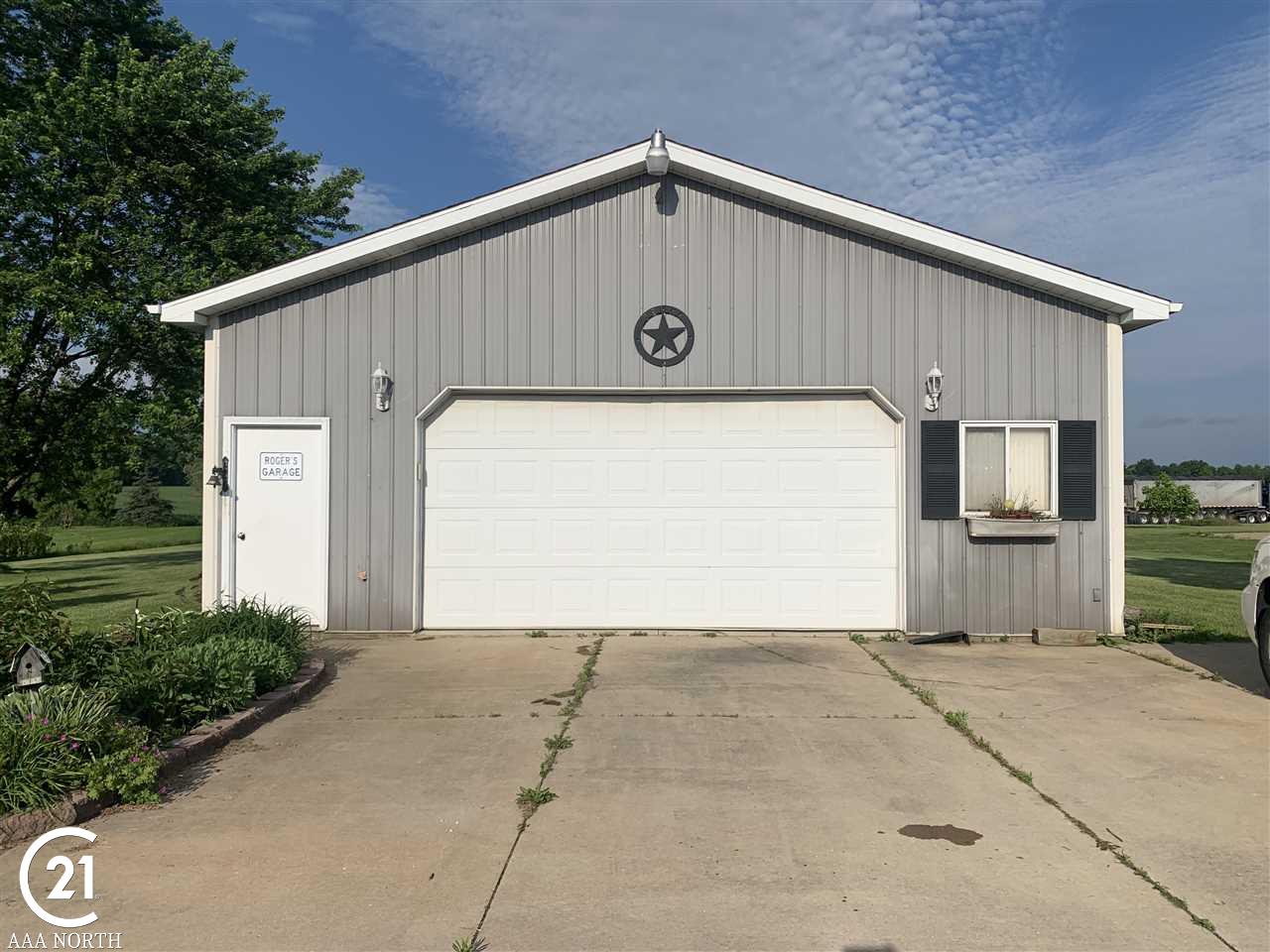 886 Riley Center Road Memphis, MI 48041 - Photo 4 of 45