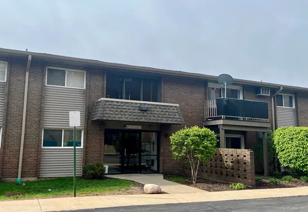 $139,900 | 2301 Beau Monde Terrace, Unit 203, Lisle, IL 60532