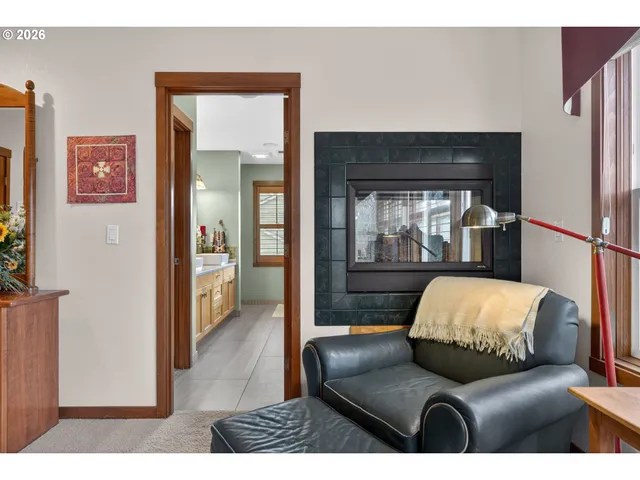 $925,000 | 1531 Northwest Morgan Lane, Portland, OR 97229