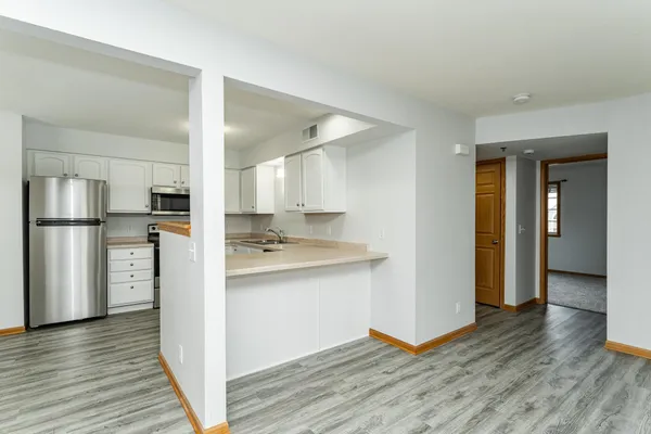 $194,900 | 1872 Deerhaven Lane Northeast, Unit 8, Rochester, MN 55906
