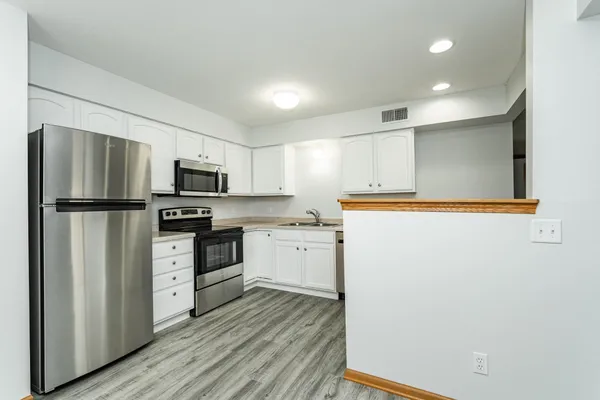 $194,900 | 1872 Deerhaven Lane Northeast, Unit 8, Rochester, MN 55906