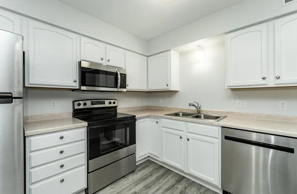 $194,900 | 1872 Deerhaven Lane Northeast, Unit 8, Rochester, MN 55906
