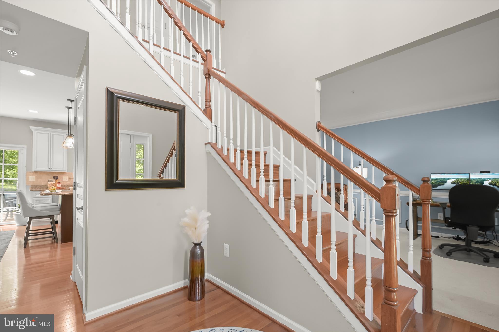7111 Kings Point Way Columbia, MD 21046 - Photo 6 of 66 2 Story Foyer