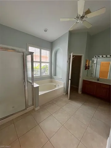 a view of a livingroom with furniture and a ceiling fan