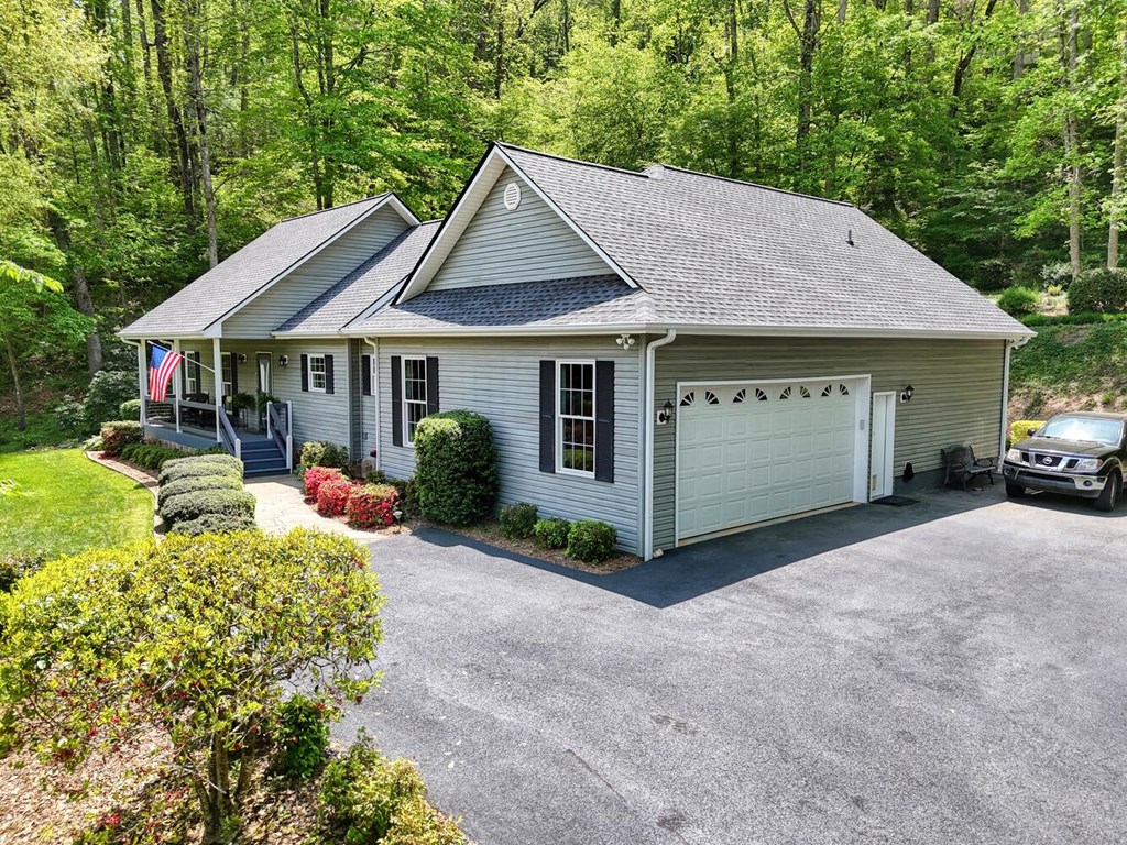 2062 High River Road West Hiawassee, GA 30546 - Photo 5 of 44 Gallery Image 5