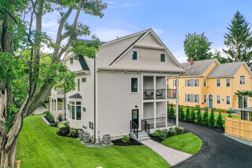 20 Lawrence Street, Unit 3 Wakefield, MA 01880 - Photo 4 of 32