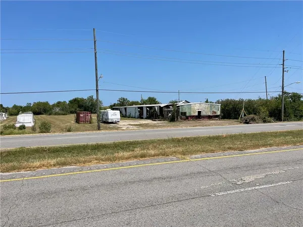 $90,000 | 41735 Highway 23, Buras, LA 70041