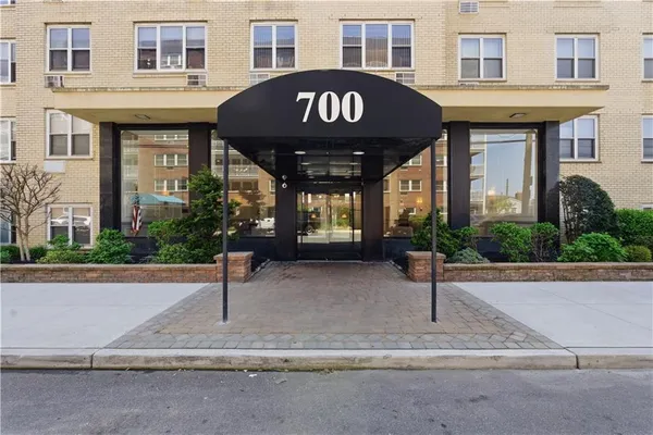 $379,999 | 700 Shore Road, Unit 2A, Long Beach, NY 11561