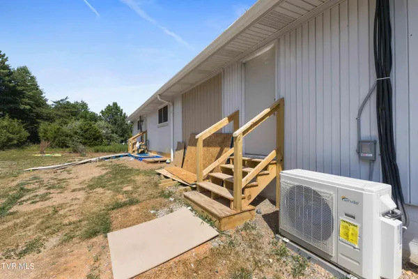 $1,250 | 17329 Lee Highway, Unit 2, Abingdon, VA 24210
