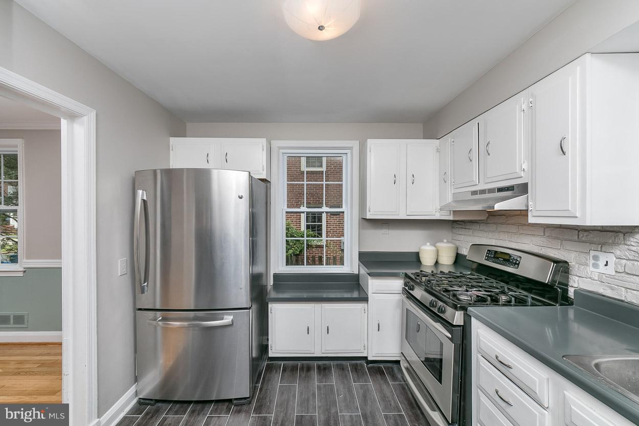 25 Dungarrie Road Baltimore, MD 21228 - Photo 11 of 30 Kitchen