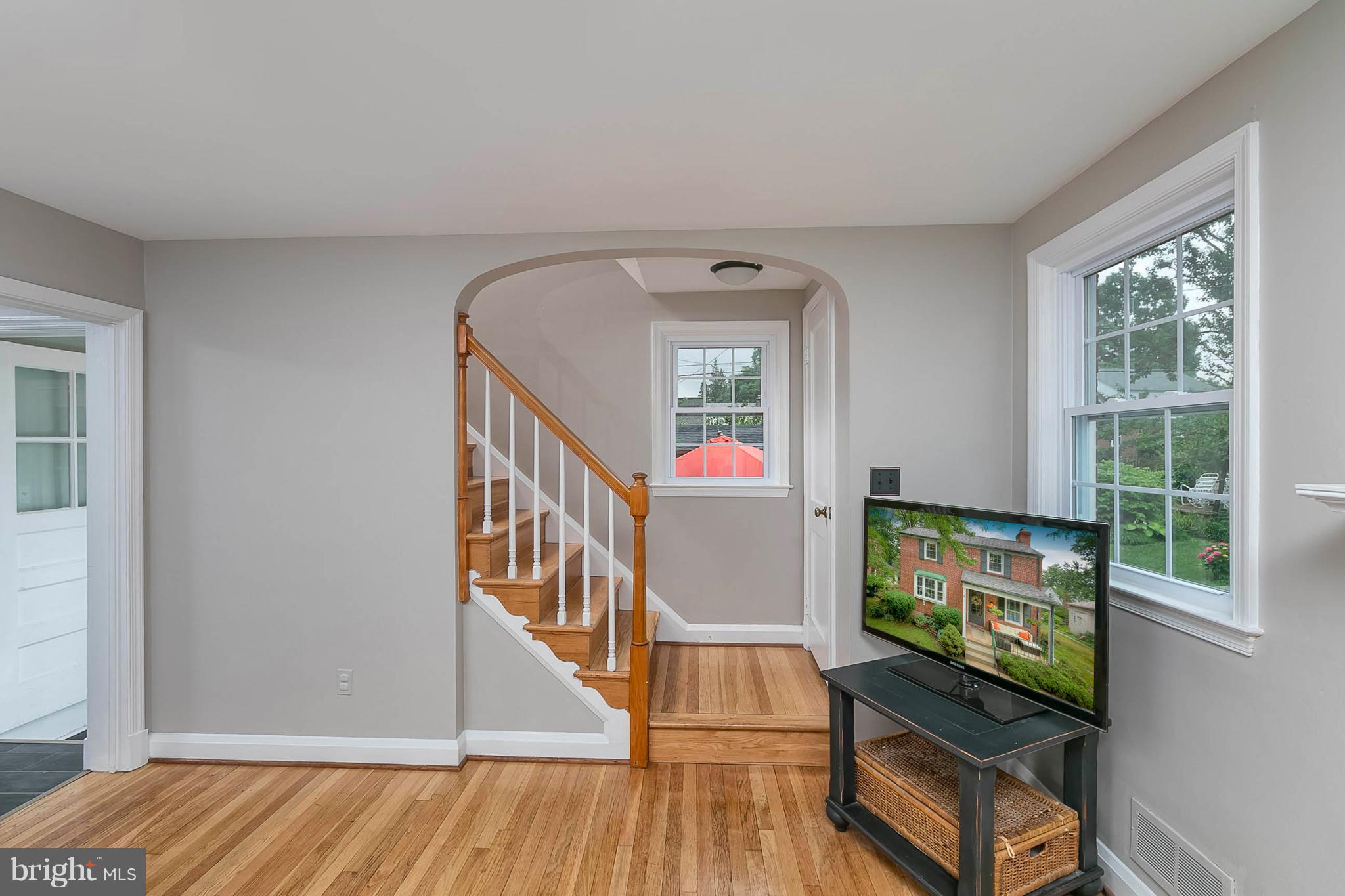 25 Dungarrie Road Baltimore, MD 21228 - Photo 3 of 30 Living Room