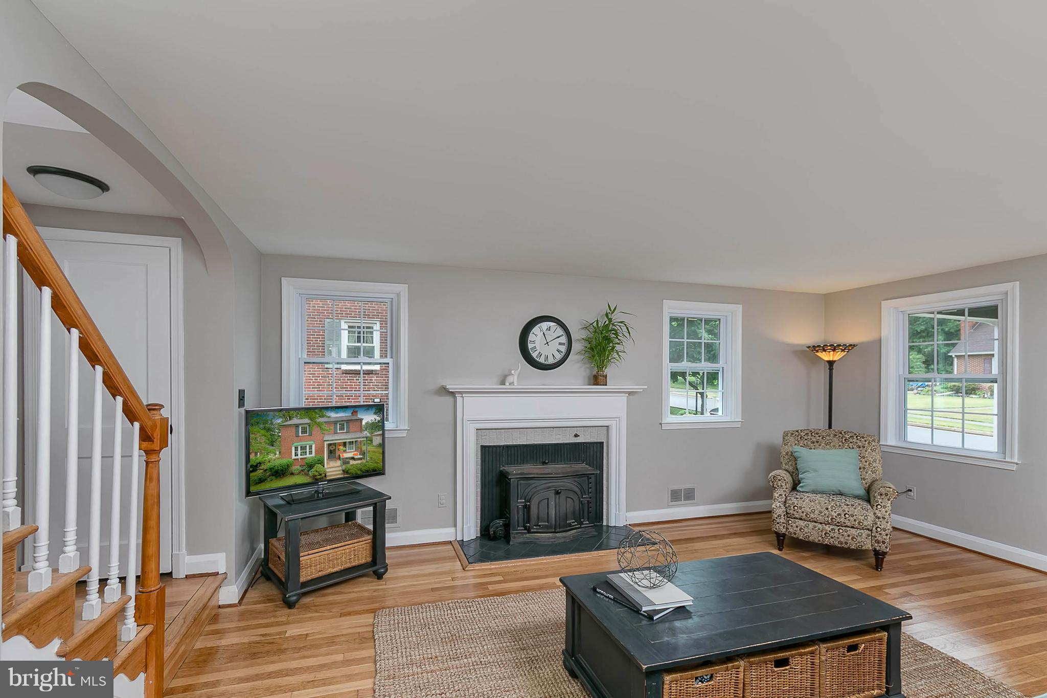 25 Dungarrie Road Baltimore, MD 21228 - Photo 6 of 30 Living Room