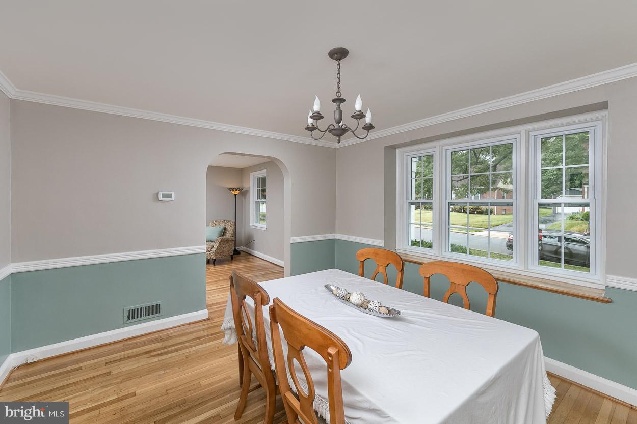 25 Dungarrie Road Baltimore, MD 21228 - Photo 8 of 30 Dining Room