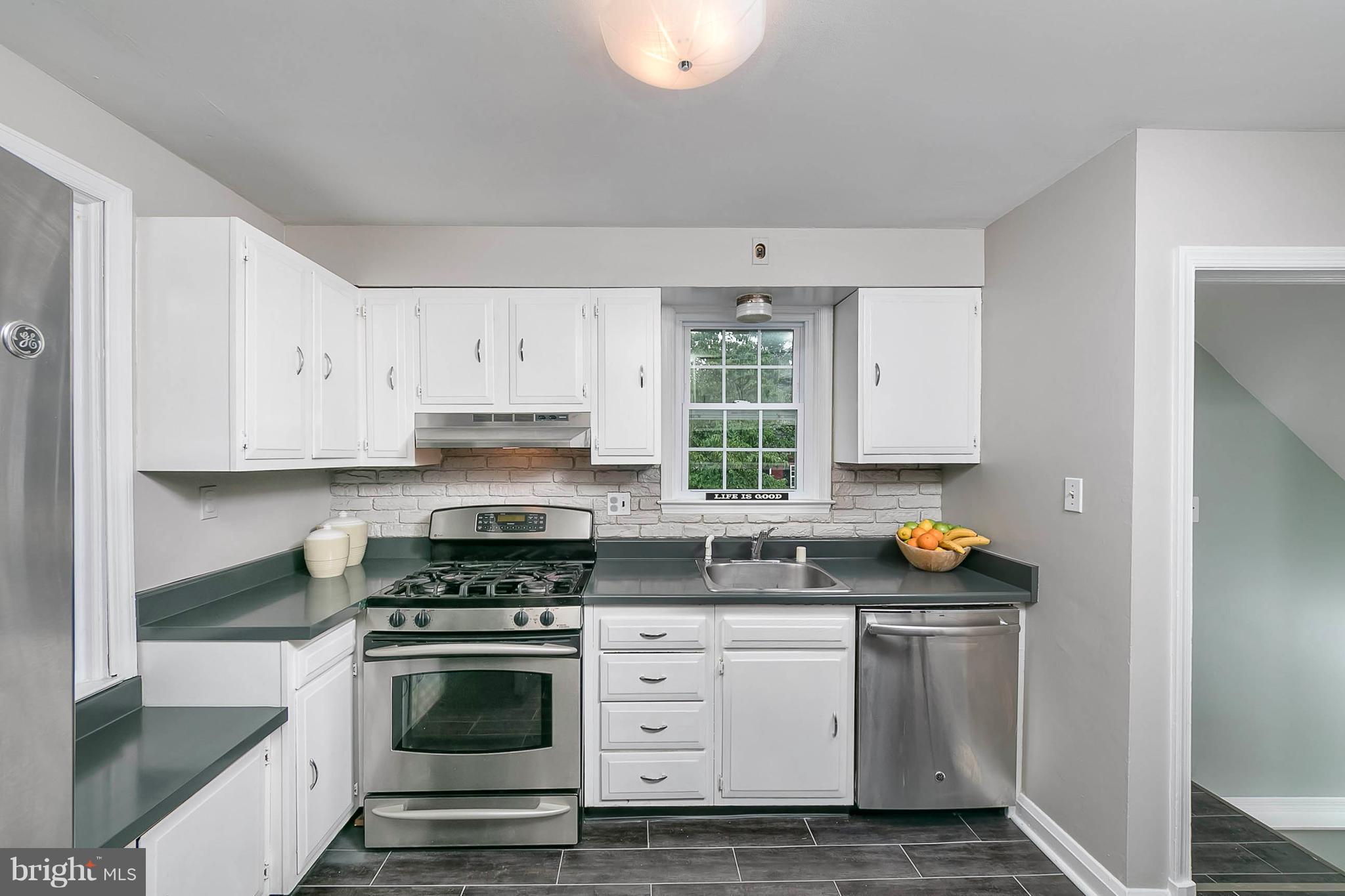 25 Dungarrie Road Baltimore, MD 21228 - Photo 9 of 30 Kitchen