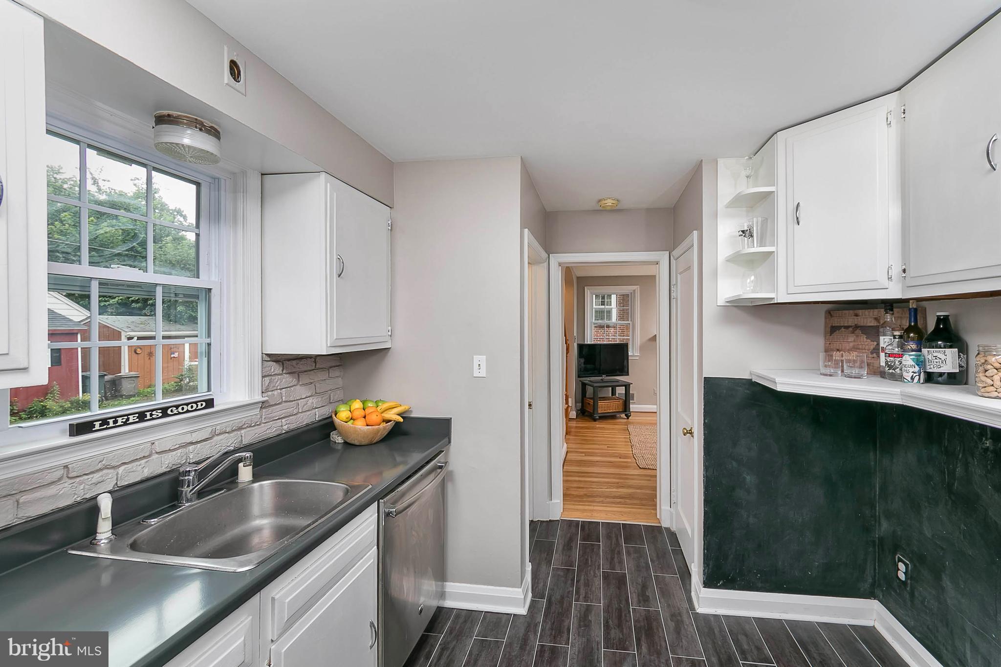 25 Dungarrie Road Baltimore, MD 21228 - Photo 10 of 30 Kitchen