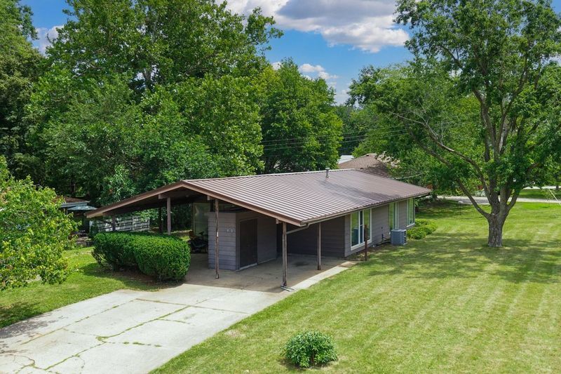 1 Riser Avenue Bloomington, IL 61701 - Photo 1 of 37 Gallery Image 1
